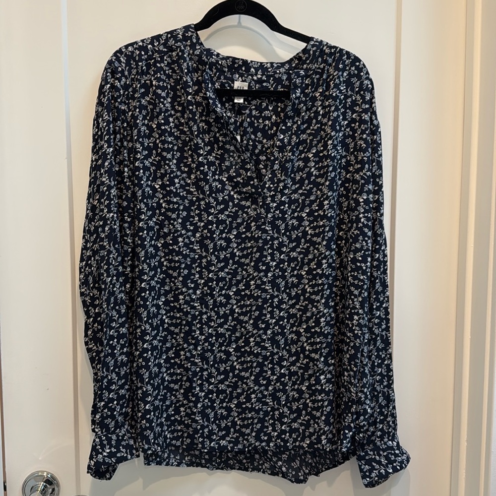 GAP - long sleeved rayon blouse.  NWT. XXL.